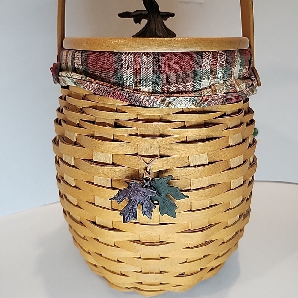 Longaberger Tan Woven Basket with Lid and Handle - Picture 2 of 15